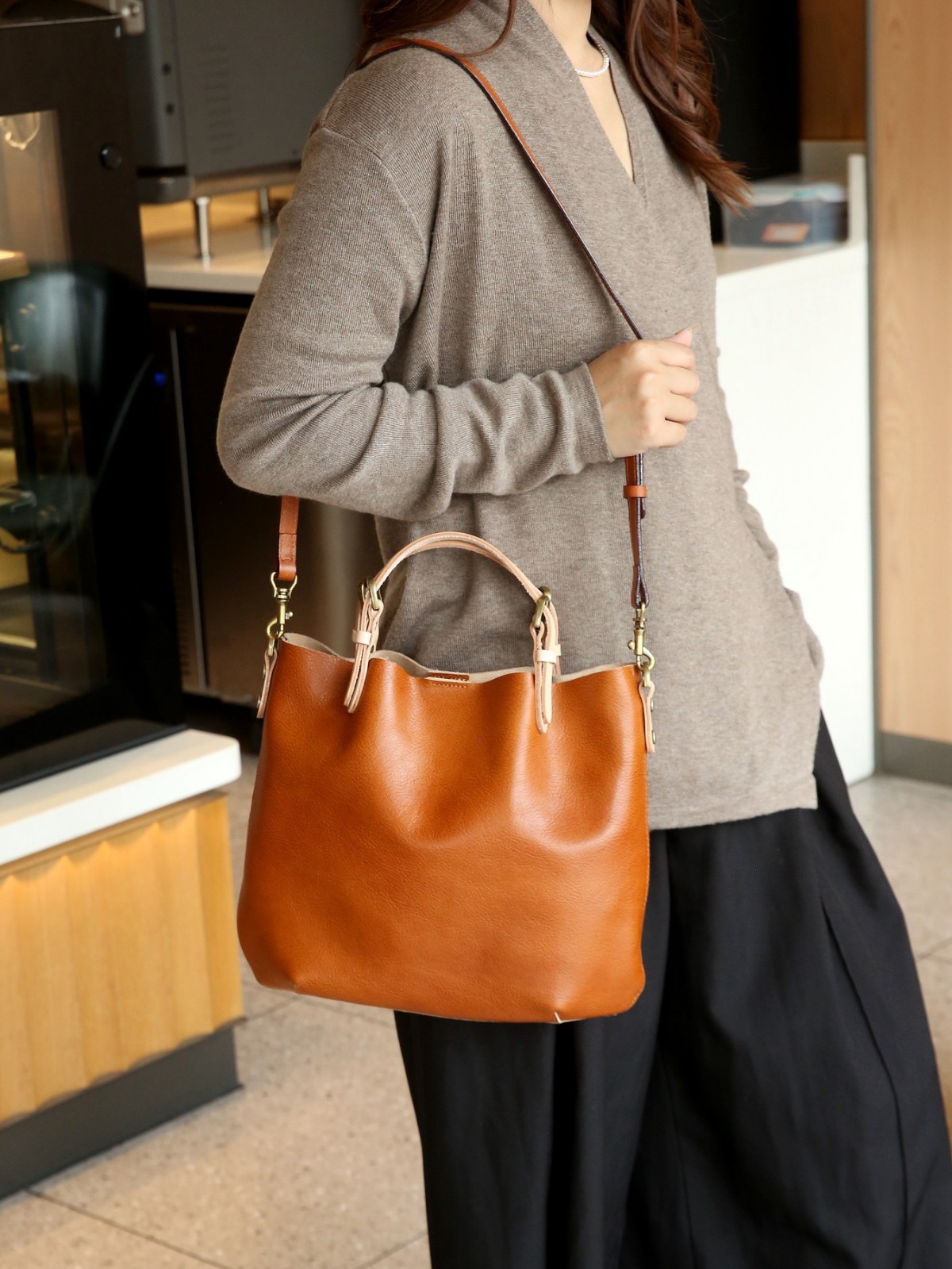 Women's Vintage Brown Leather Bucket Tote Bag