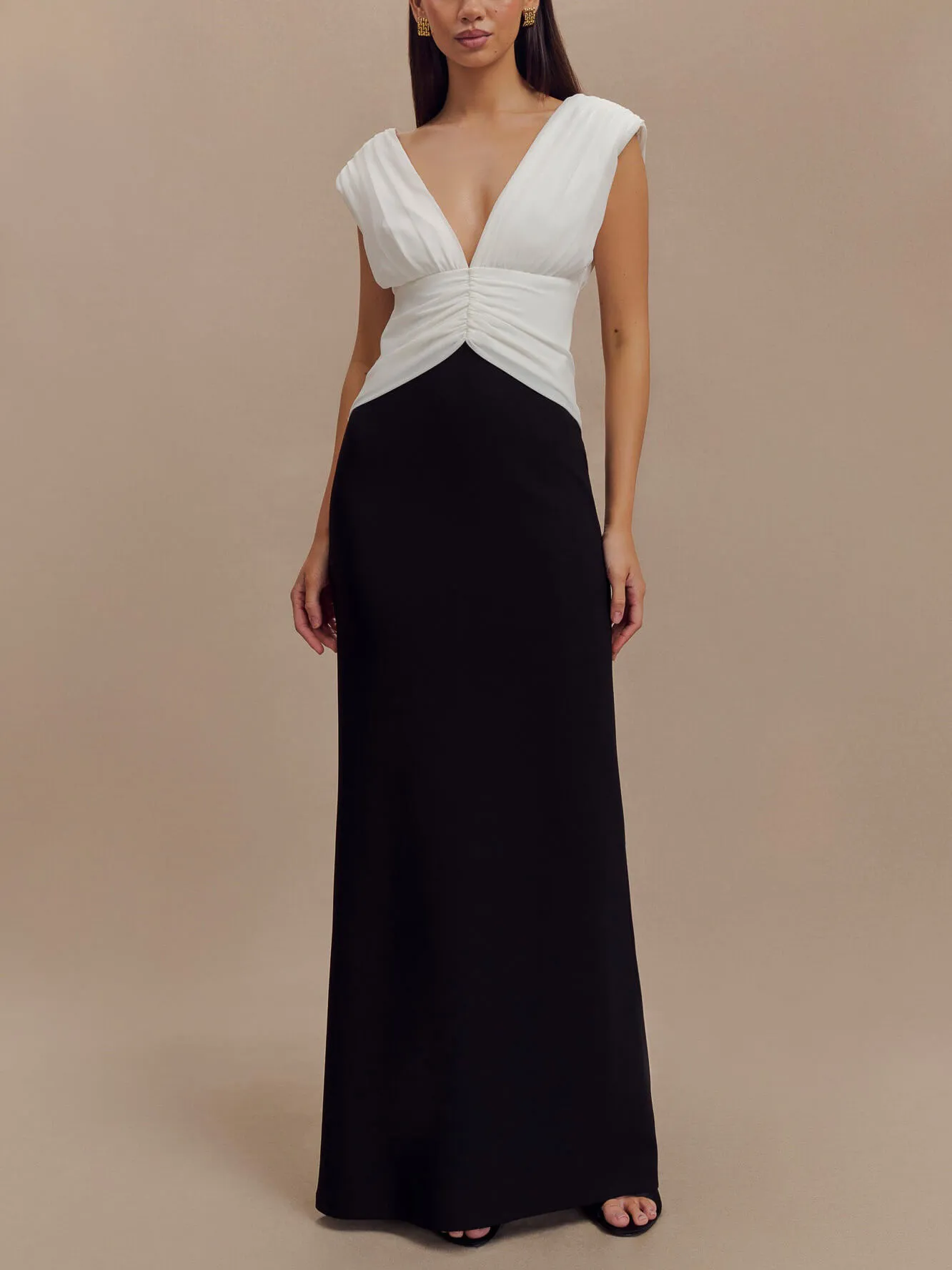 Elegant Deep V-neck Contrasting Pleated Maxi Dress