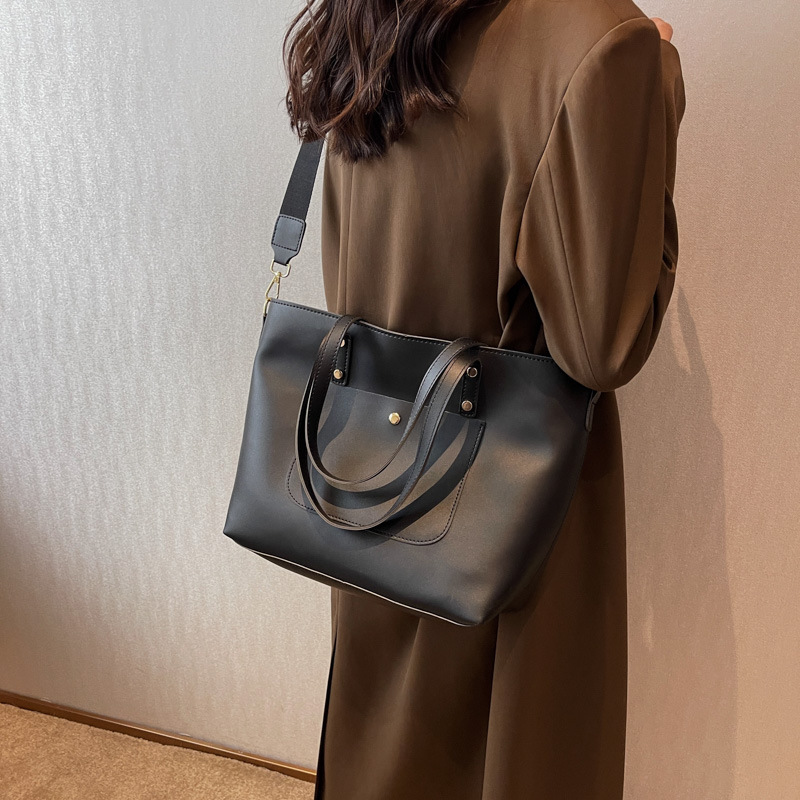 Simple Large Capacity Tote